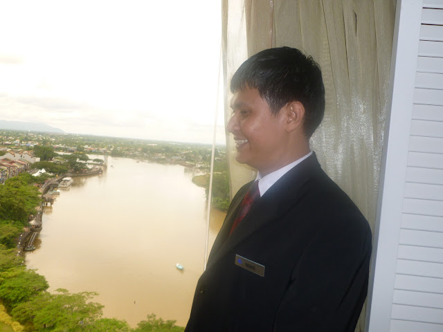 The Sweet Peasures of Travel: Rashid and Co at Hilton Kuching