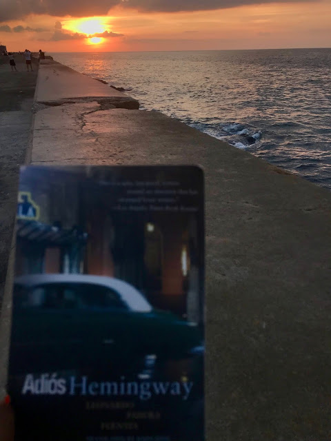 READING PADURA IN LA HABANA