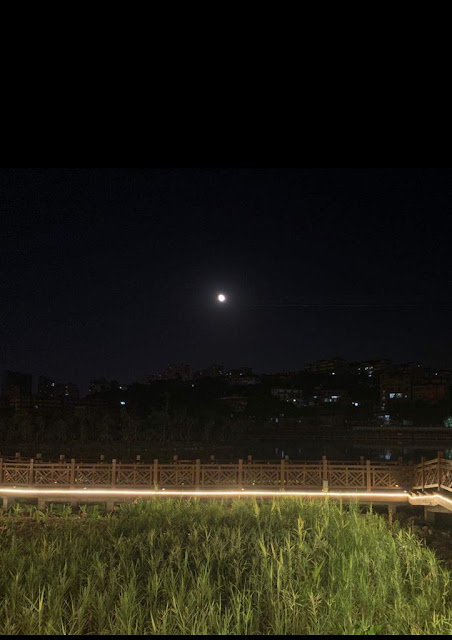 THE HARVEST MOON. THE AUTUMN MOON. NATIONAL DAY CHINA AND PHOTOS OF THE MOON FROM DIFFERENT PLACES