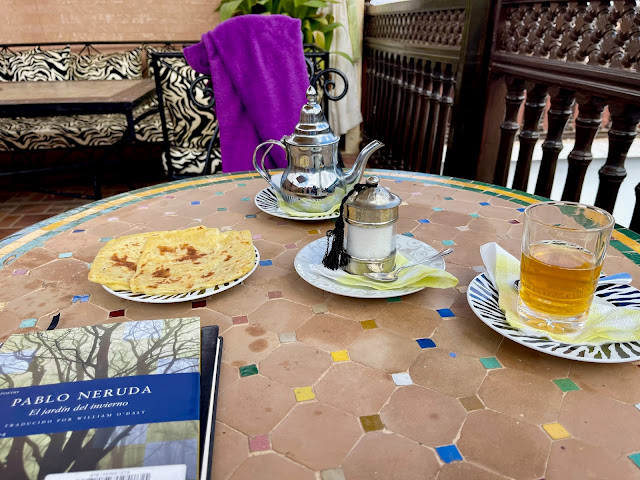 EATING IN MARRAKECH. I PROMISED TO EAT ONLY MOROCCAN FOOD DURING MY STAY AND IT WAS EASY
