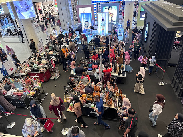 KUALA LUMPUR. 50 % EATING AND 50% SHOPPING